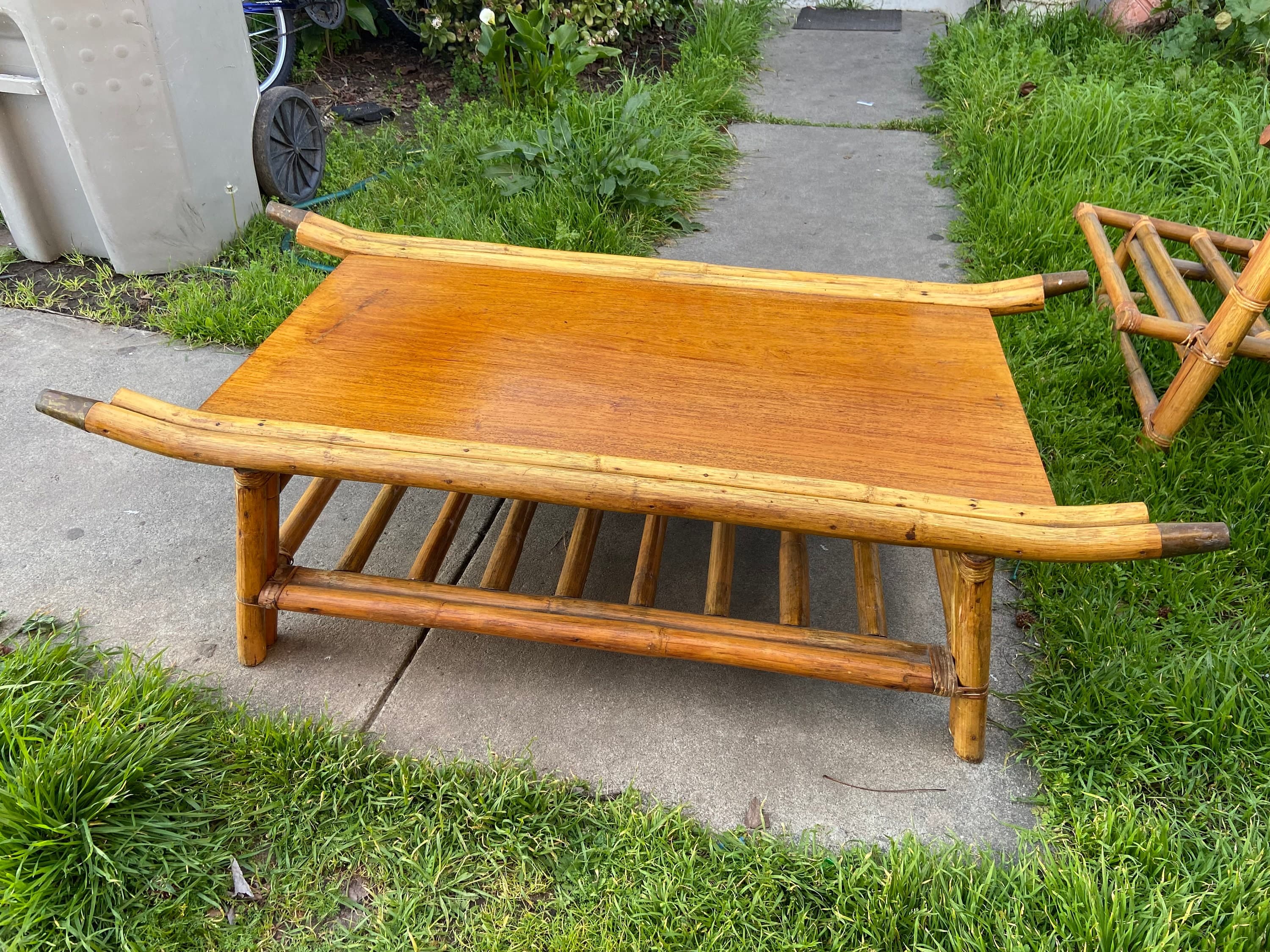 Vintage mid century modern rattan bamboo coffee table - Image 1