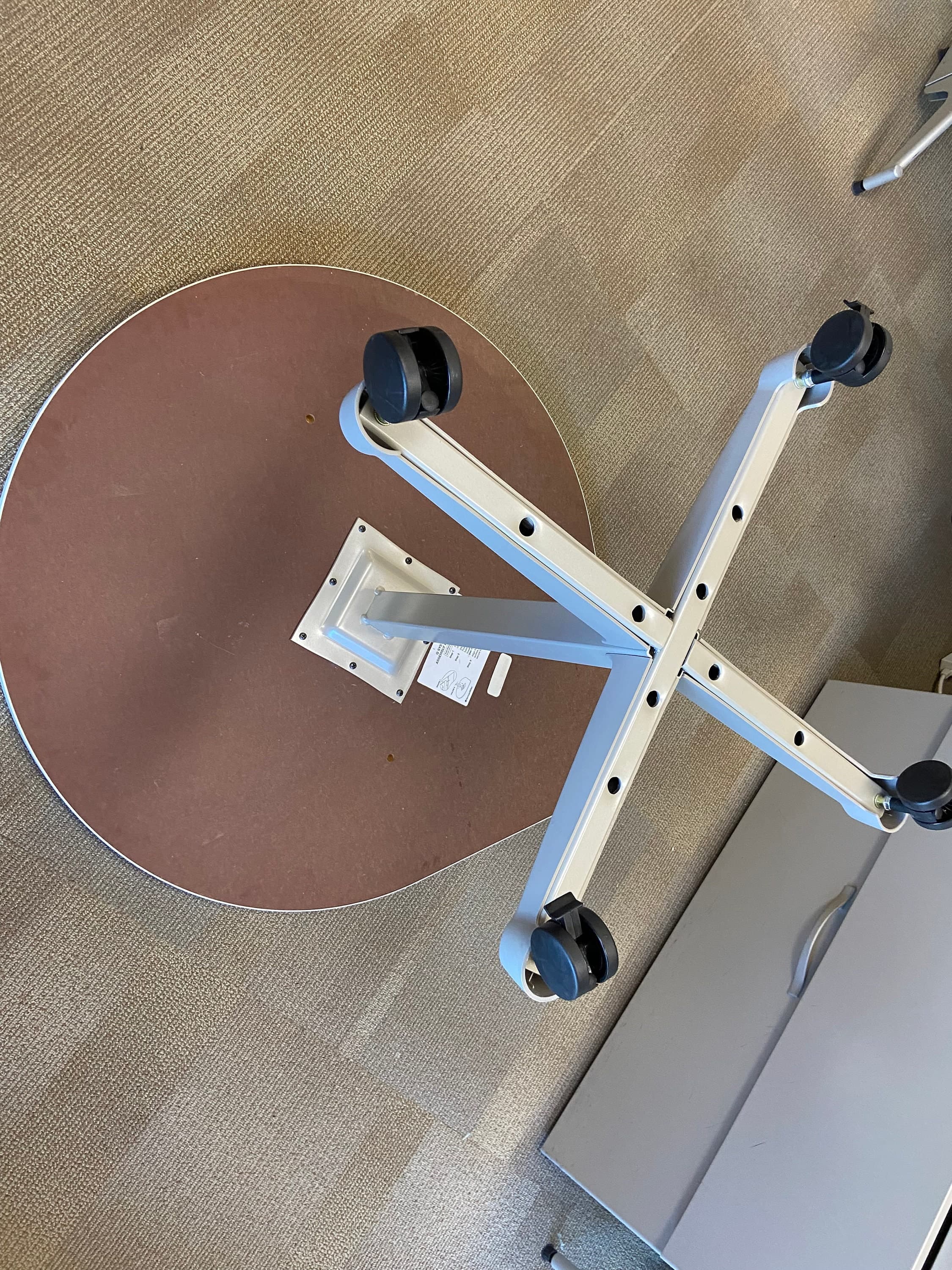 Herman miller tear shaped rolling table - Thumbnail 4