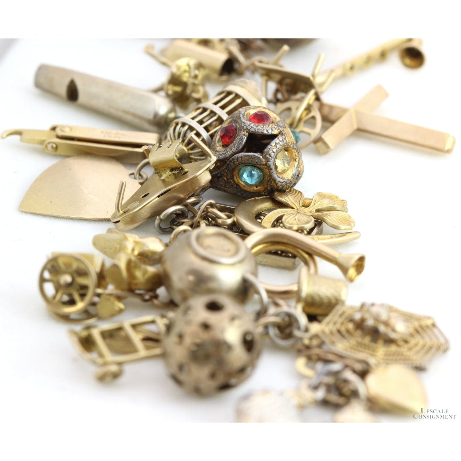 Vintage 10K Gold Charm Bracelet - 31 Charms c. 1960s - 6.25" length - Thumbnail 7