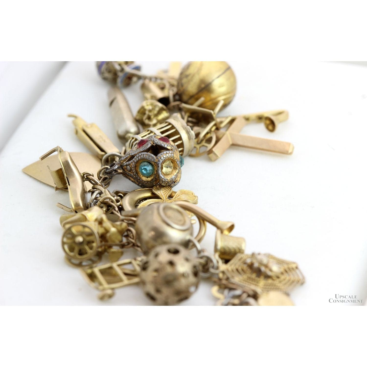Vintage 10K Gold Charm Bracelet - 31 Charms c. 1960s - 6.25" length - Thumbnail 8