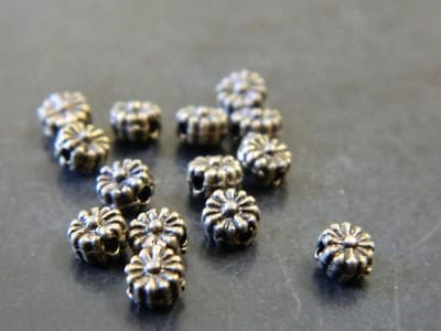 4.5MM Bronze Tibetan Style Flat Round Flower Spacer Beads - 50 Beads Per Order - Thumbnail 4