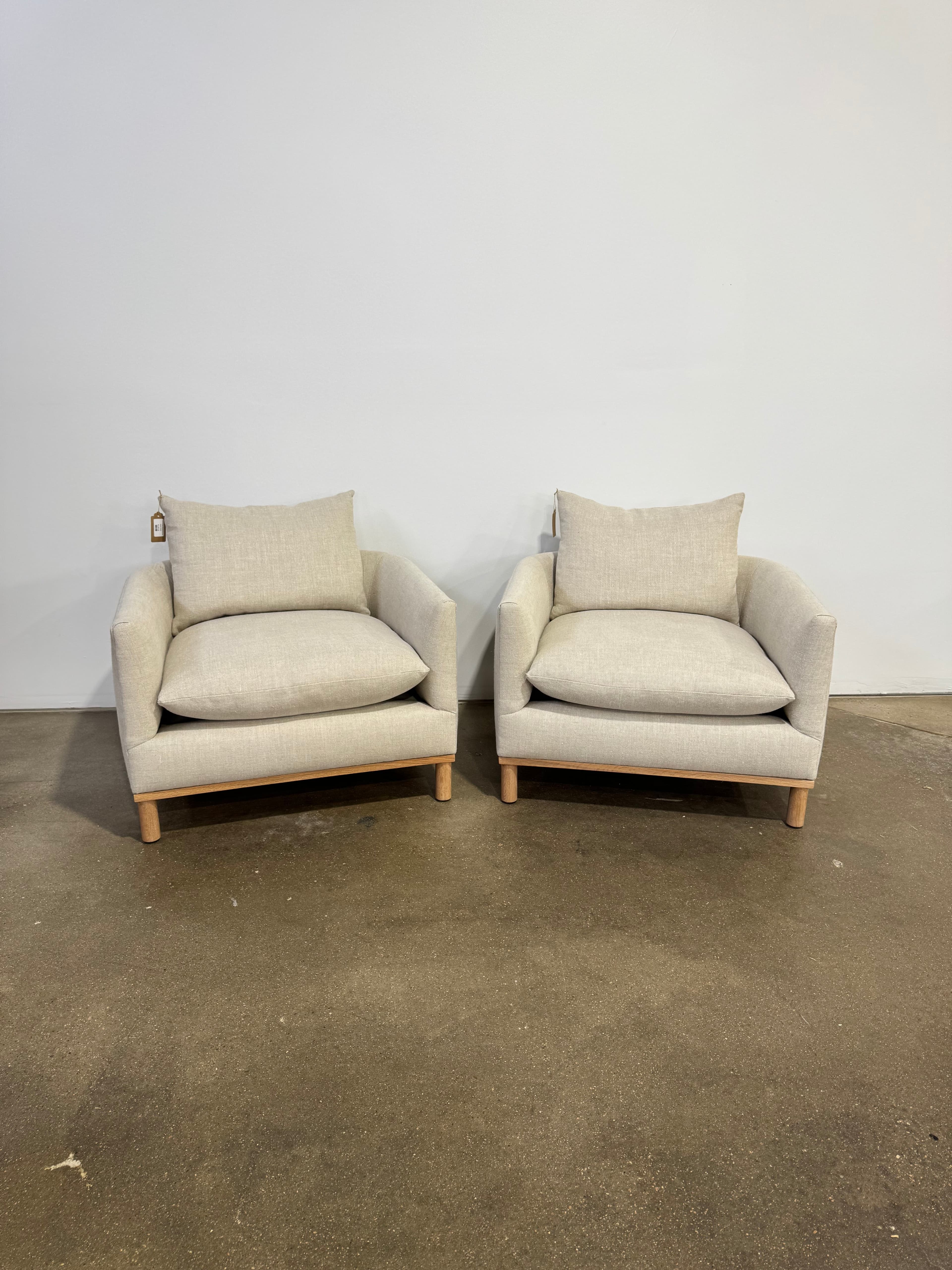 Community Manufacturing Fenn Chair - Image 1