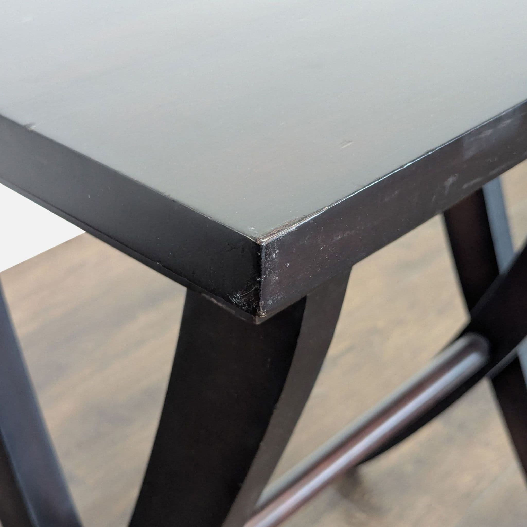 Wooden End Table with Curved Legs - Thumbnail 4