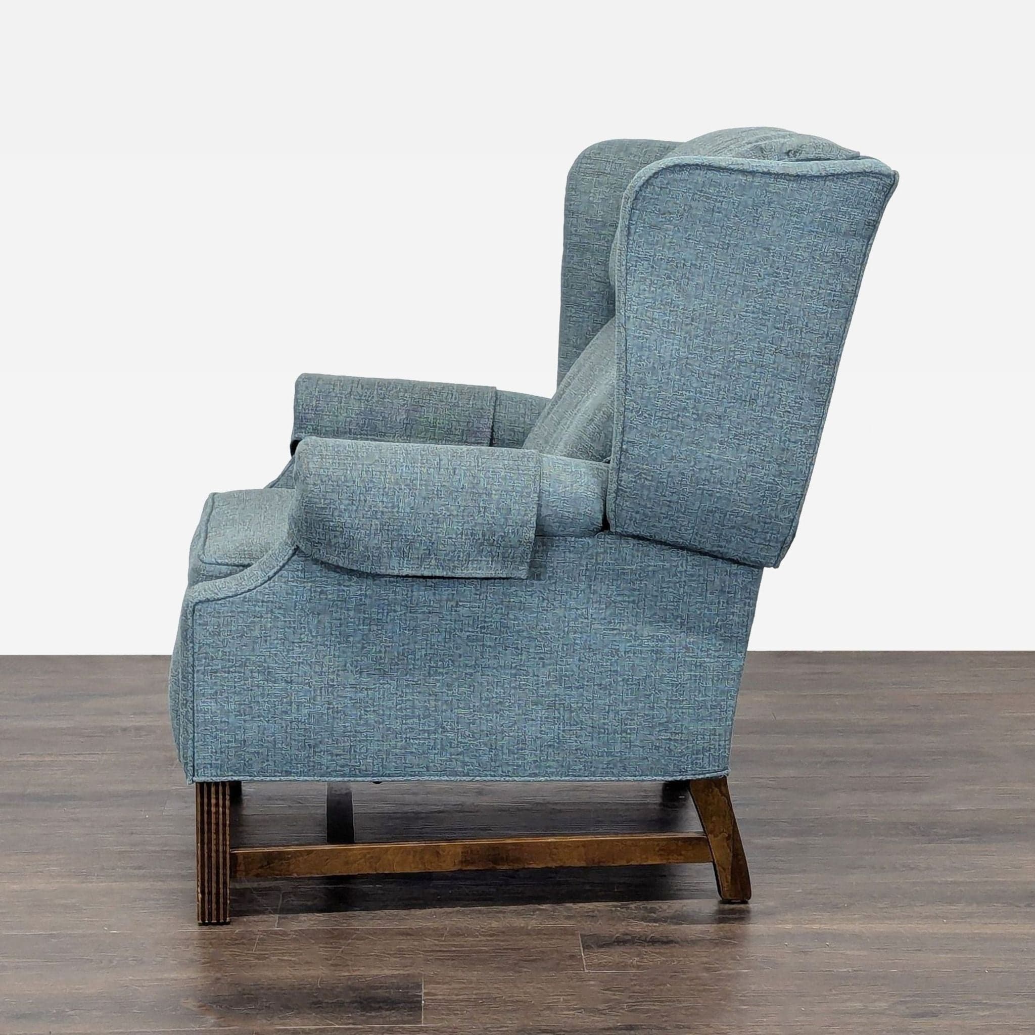 Vintage Comfortable Blue Recliner Lounge Chair with Wooden Legs - Thumbnail 3