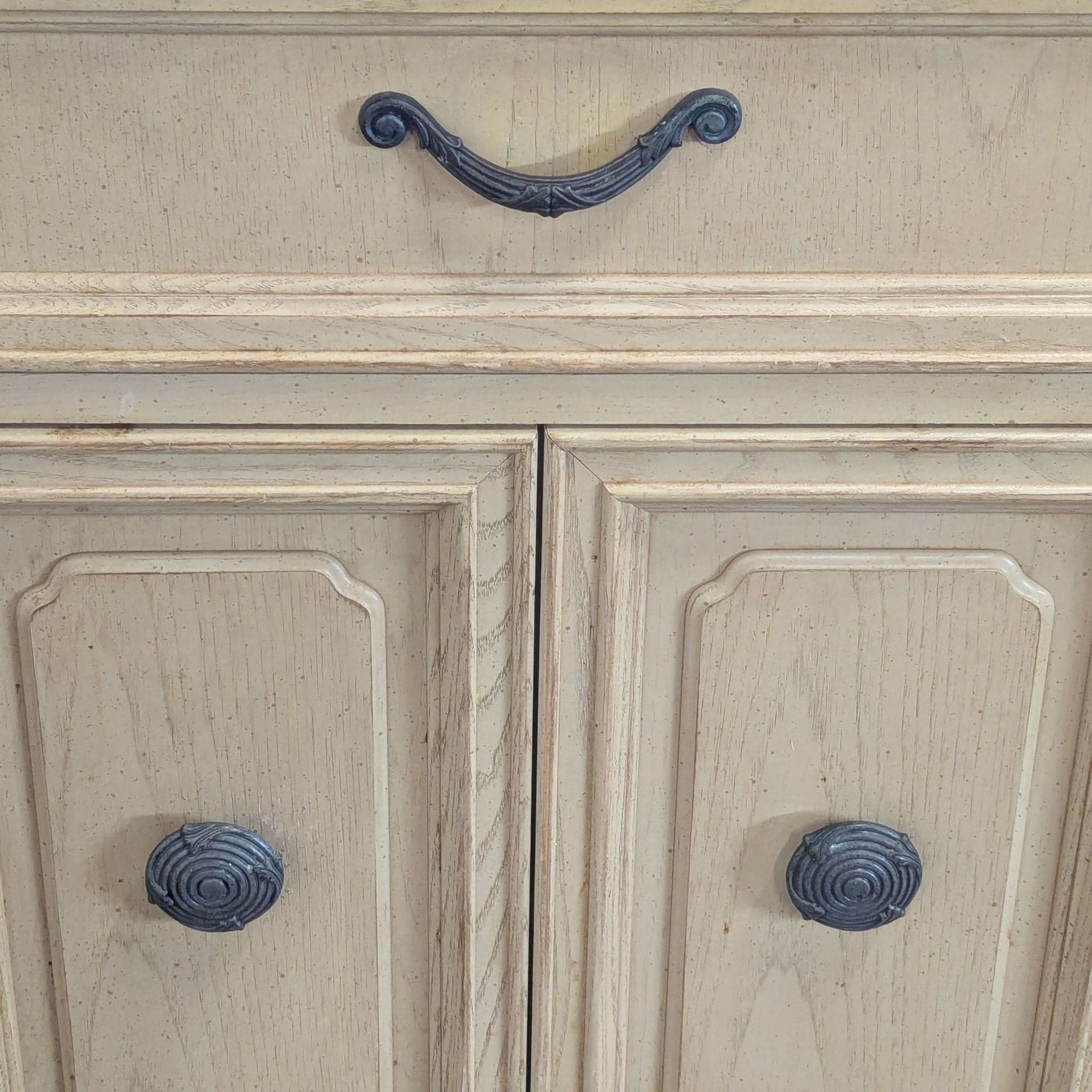 Stanley Furniture Dresser with Marble Top and Multiple Drawers - Thumbnail 10