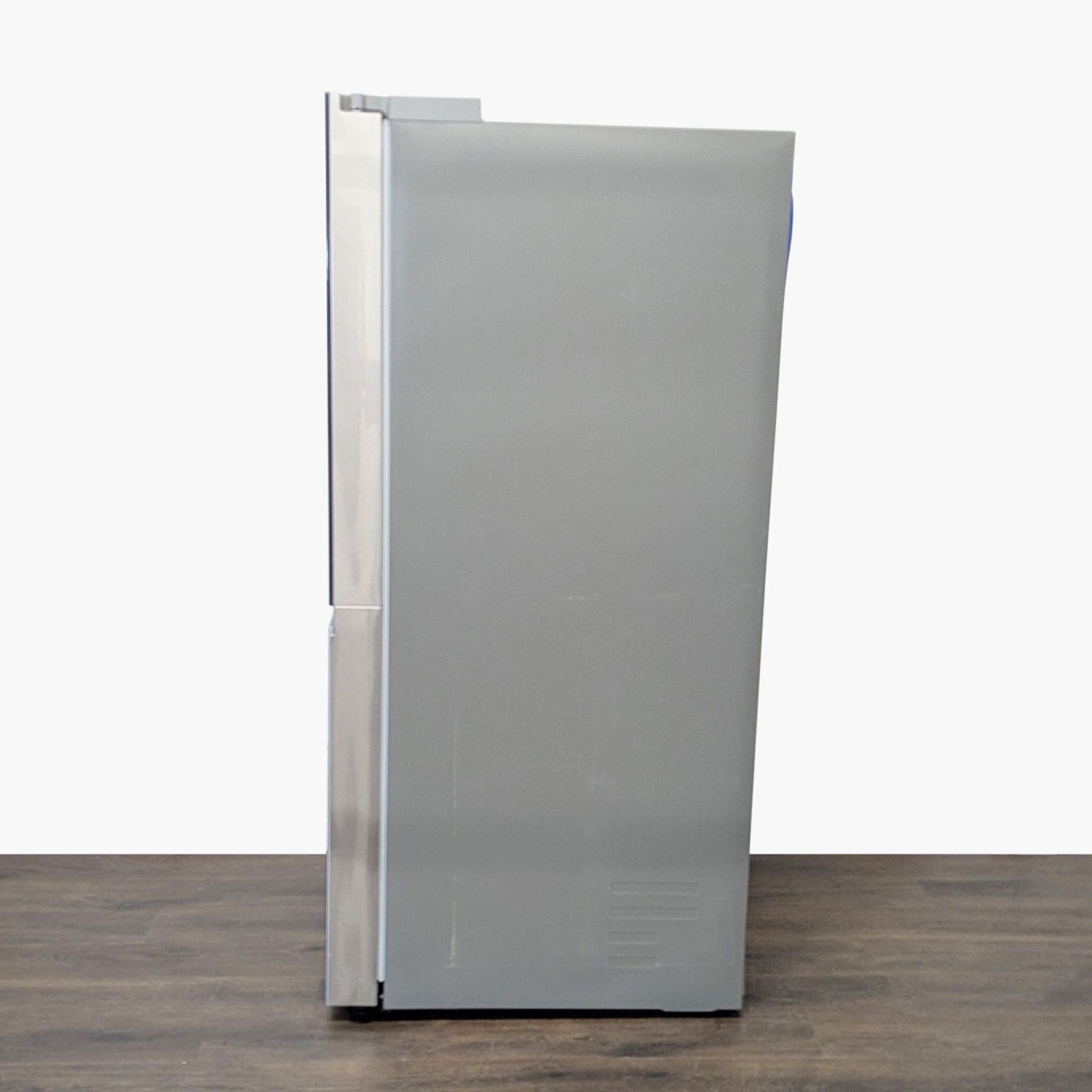 LG Stainless Steel Side-by-Side Refrigerator with Water and Ice Dispenser - Thumbnail 7
