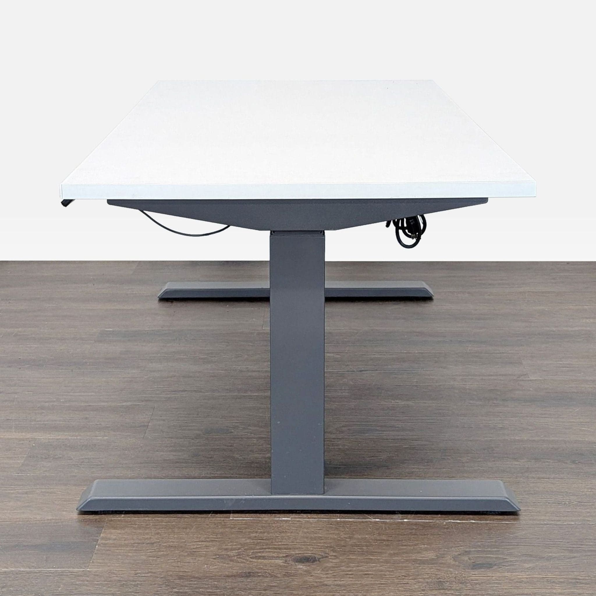 Steelcase Migration Electric Height Adjustable Desk with White Top - Thumbnail 3
