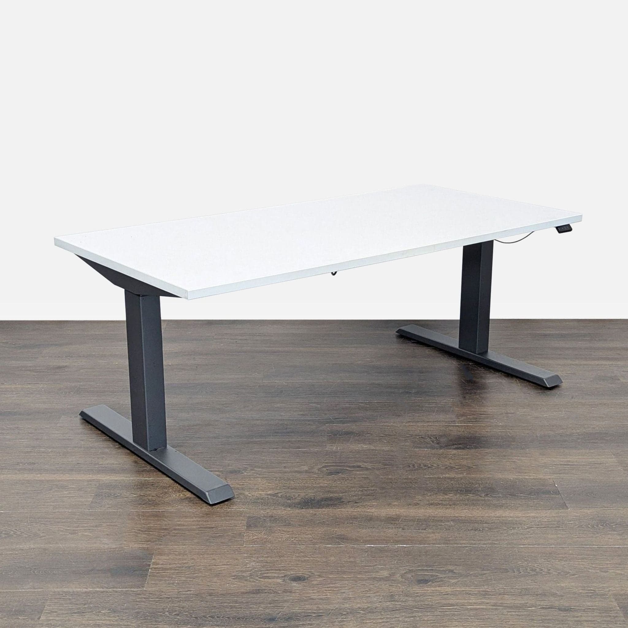 Steelcase Migration Electric Height Adjustable Desk with White Top - Thumbnail 8