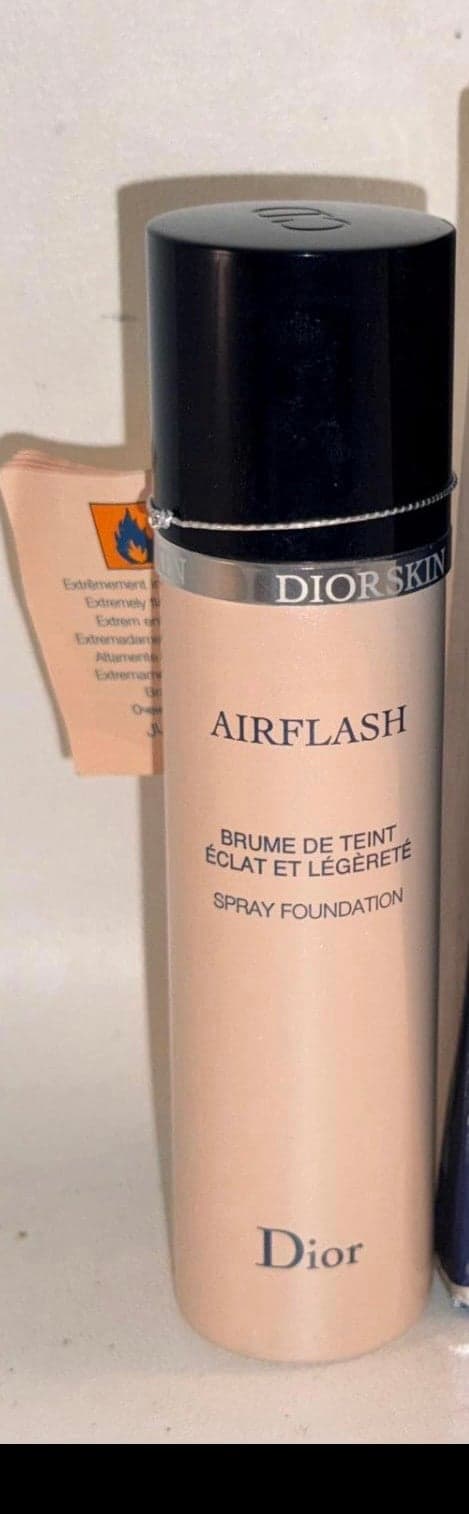 Dior Airflash Spray Foundation shade 200 - Image 1