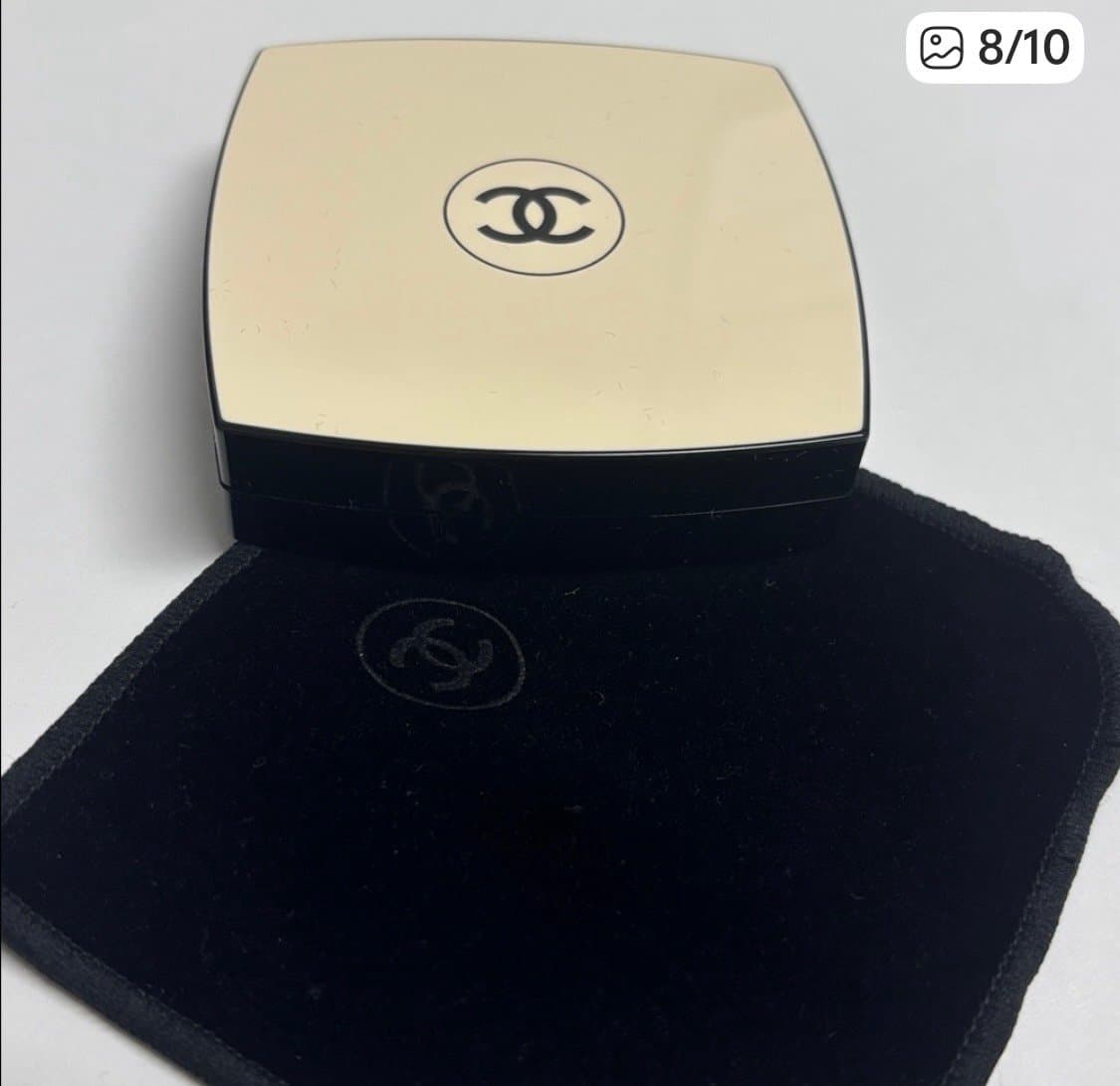 Chanel Les Beiges Healthy Glow Luminous Colour in Medium - Image 1