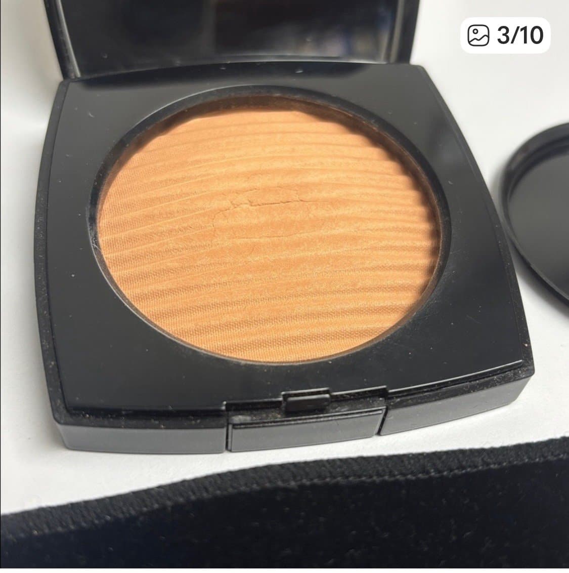 Chanel Les Beiges Healthy Glow Luminous Colour in Medium - Thumbnail 2