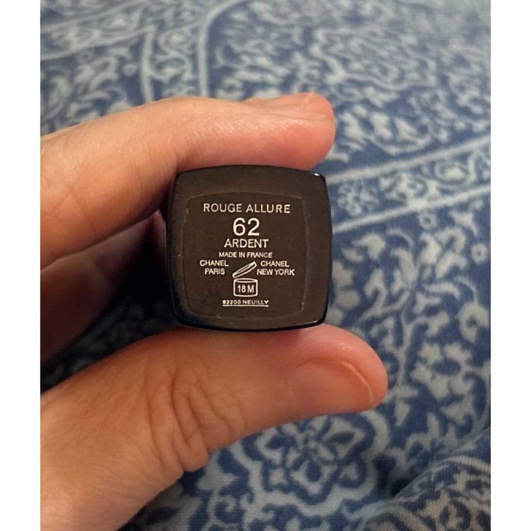 Chanel Rouge Allure Lipstick in Ardent 62 - Thumbnail 3