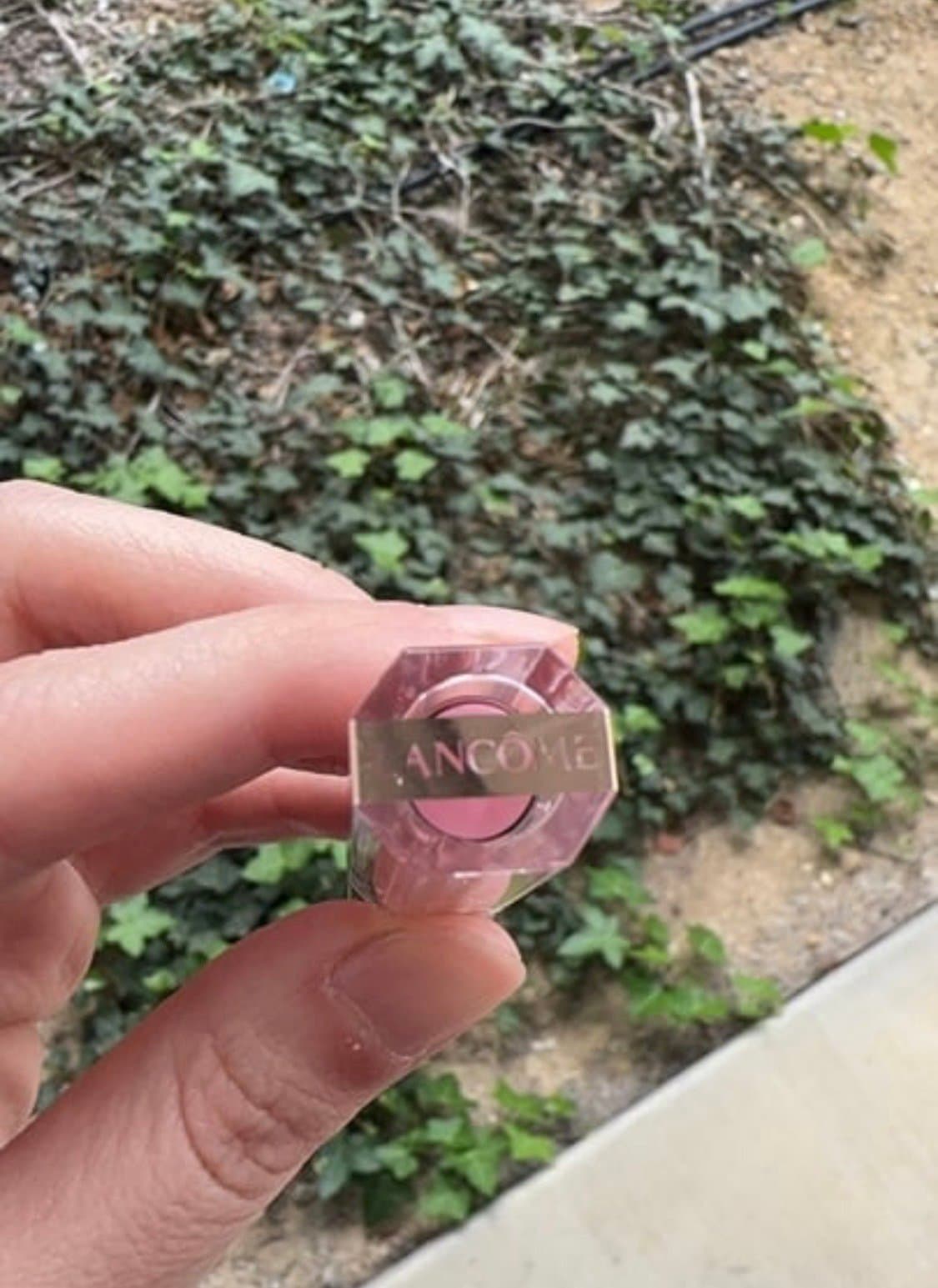 Estée Lauder MINI 0.02 oz Lip Idôle Butterglow™ in shade 10 Keep it Glowy - Thumbnail 3