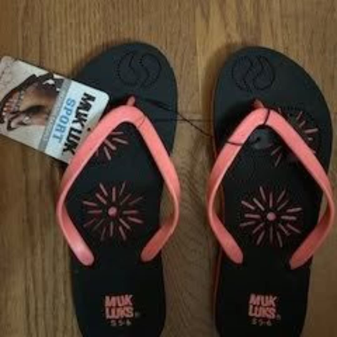 Muk Luks Flip Flops size 5 - Image 1