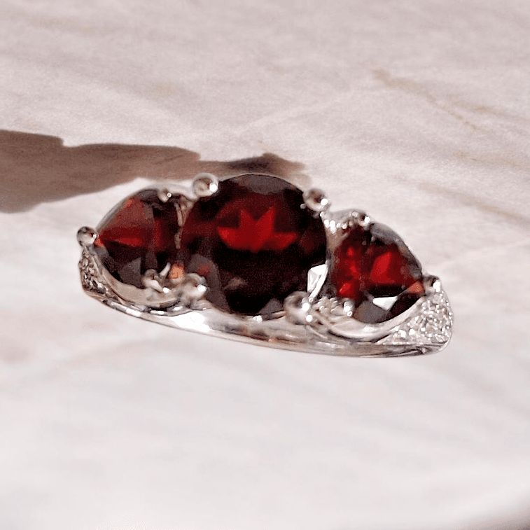 Trilogy Glass Garnet Like Stones Silver Bead Accents 925 Sterling Silver Size 8 - Image 1