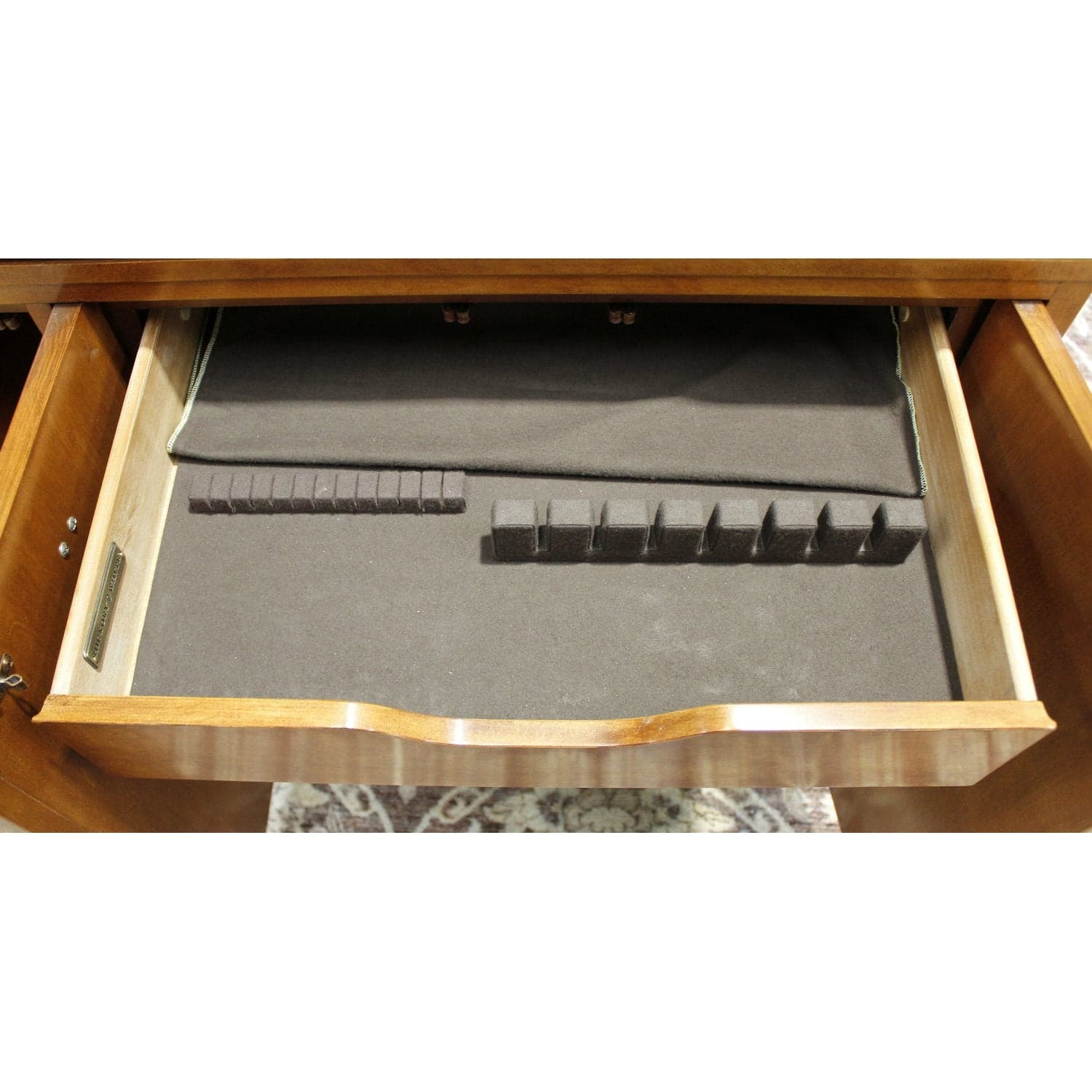 Hickory White 3 Door Server - Thumbnail 6