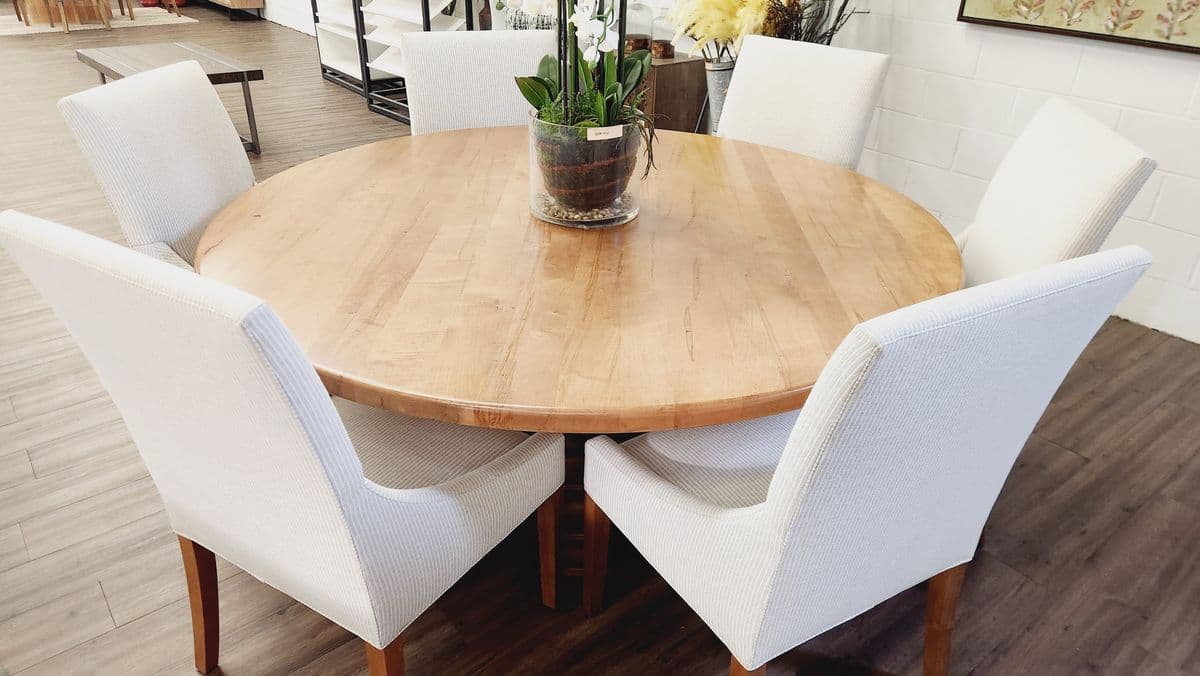 BASSETT FURNITURE BENCHMADE 72" ROUND CUSTOM MADE PEDESTAL TABLE AND 6 CHAIRS - Thumbnail 2