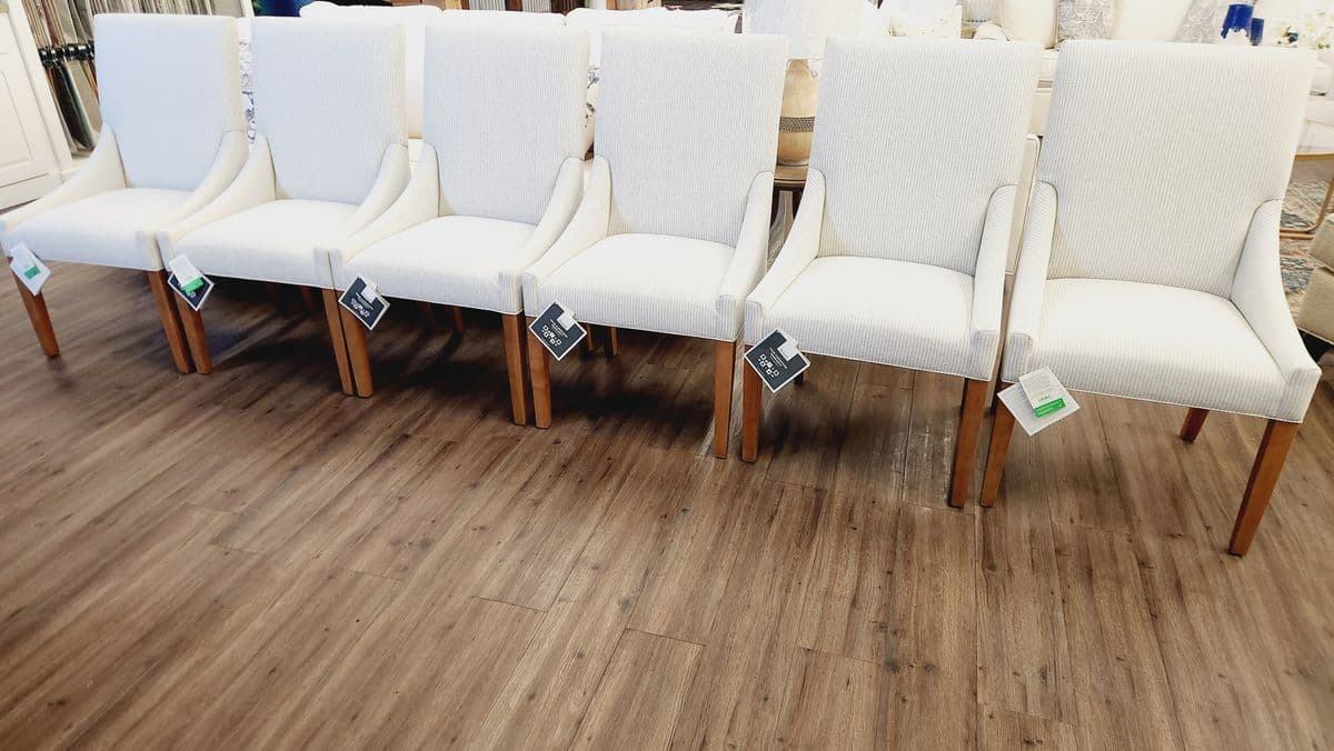 BASSETT FURNITURE BENCHMADE 72" ROUND CUSTOM MADE PEDESTAL TABLE AND 6 CHAIRS - Thumbnail 7