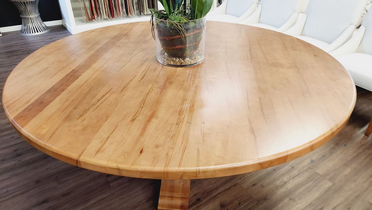 BASSETT FURNITURE BENCHMADE 72" ROUND CUSTOM MADE PEDESTAL TABLE AND 6 CHAIRS - Thumbnail 3