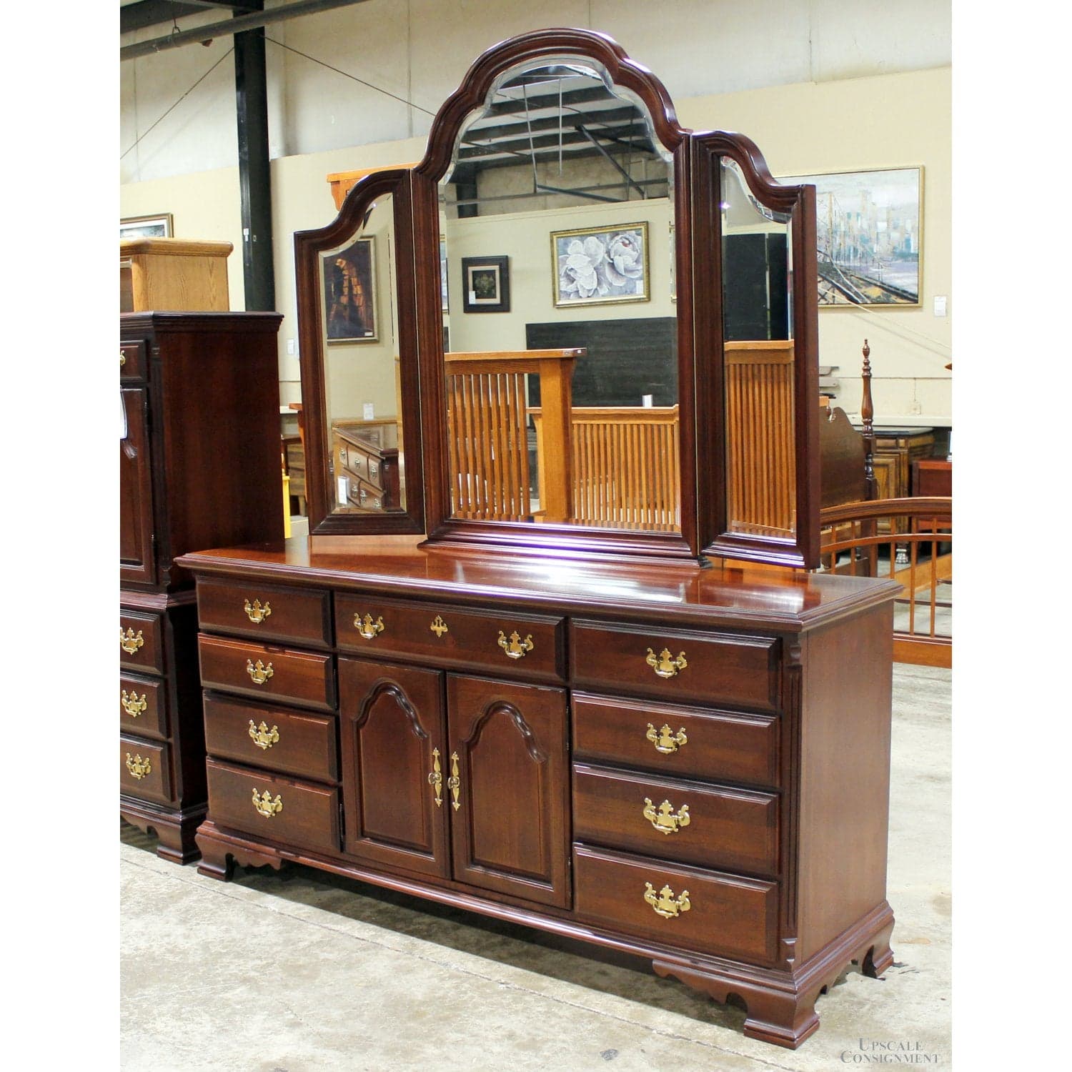 Sumpter Furniture Mahogany Triple Dresser w/Tri-fold Mirror - Mahogany - Thumbnail 3