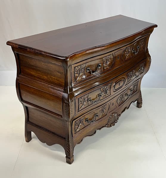 Vintage French Provincial Style Carved Bombé Commode - Thumbnail 3