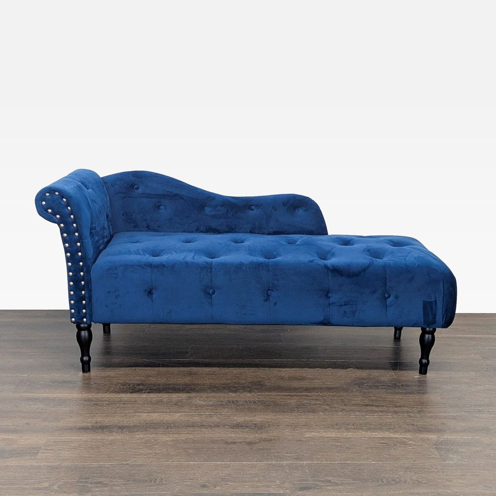 Elegant Blue Velvet Chaise Lounge Sofa with Tufted Design - Image 1