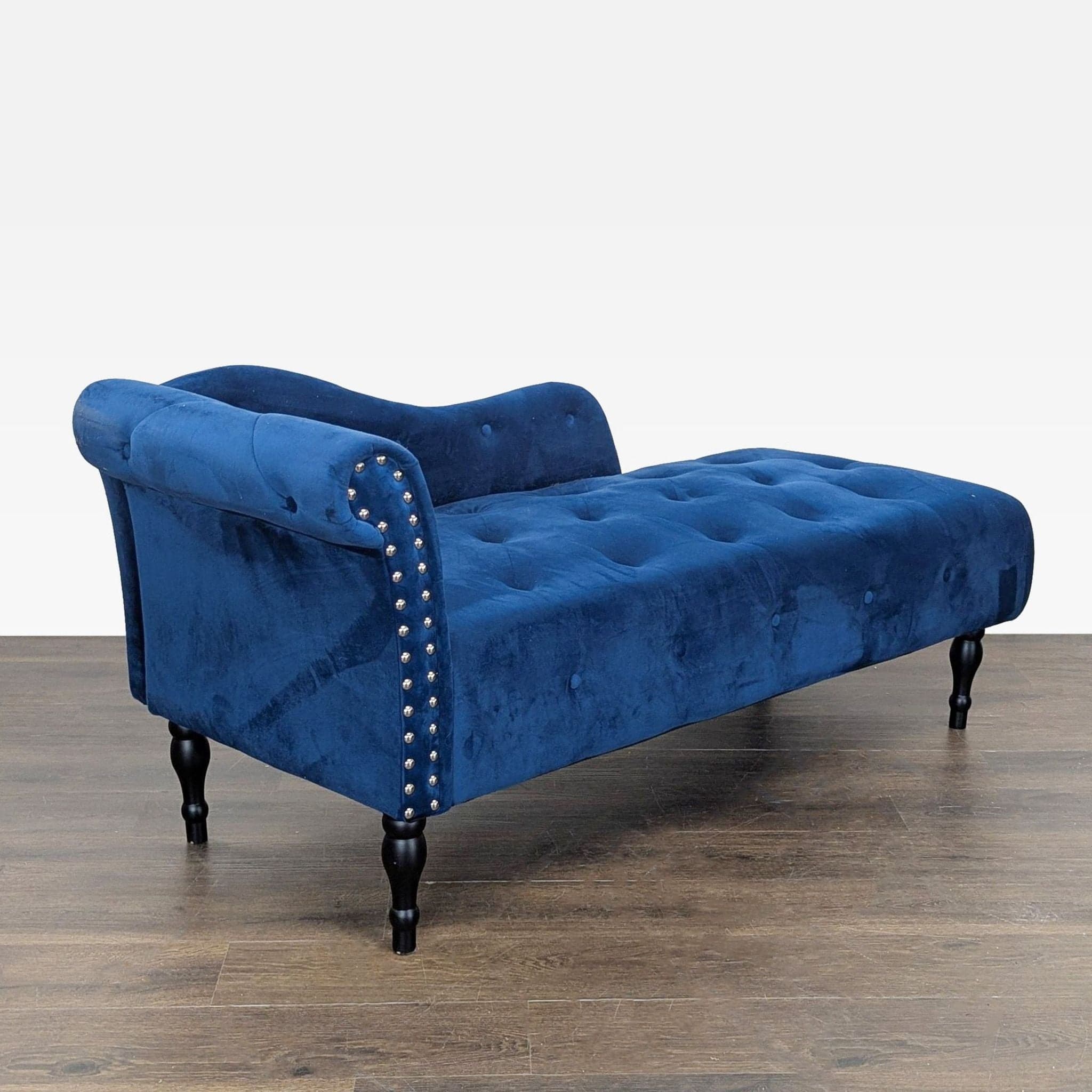 Elegant Blue Velvet Chaise Lounge Sofa with Tufted Design - Thumbnail 2