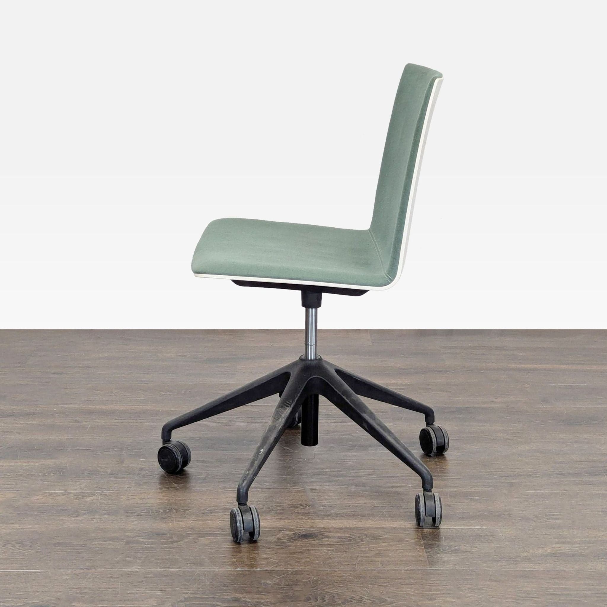 Andreu World Modern Green Office Chair with Wheels - Thumbnail 3