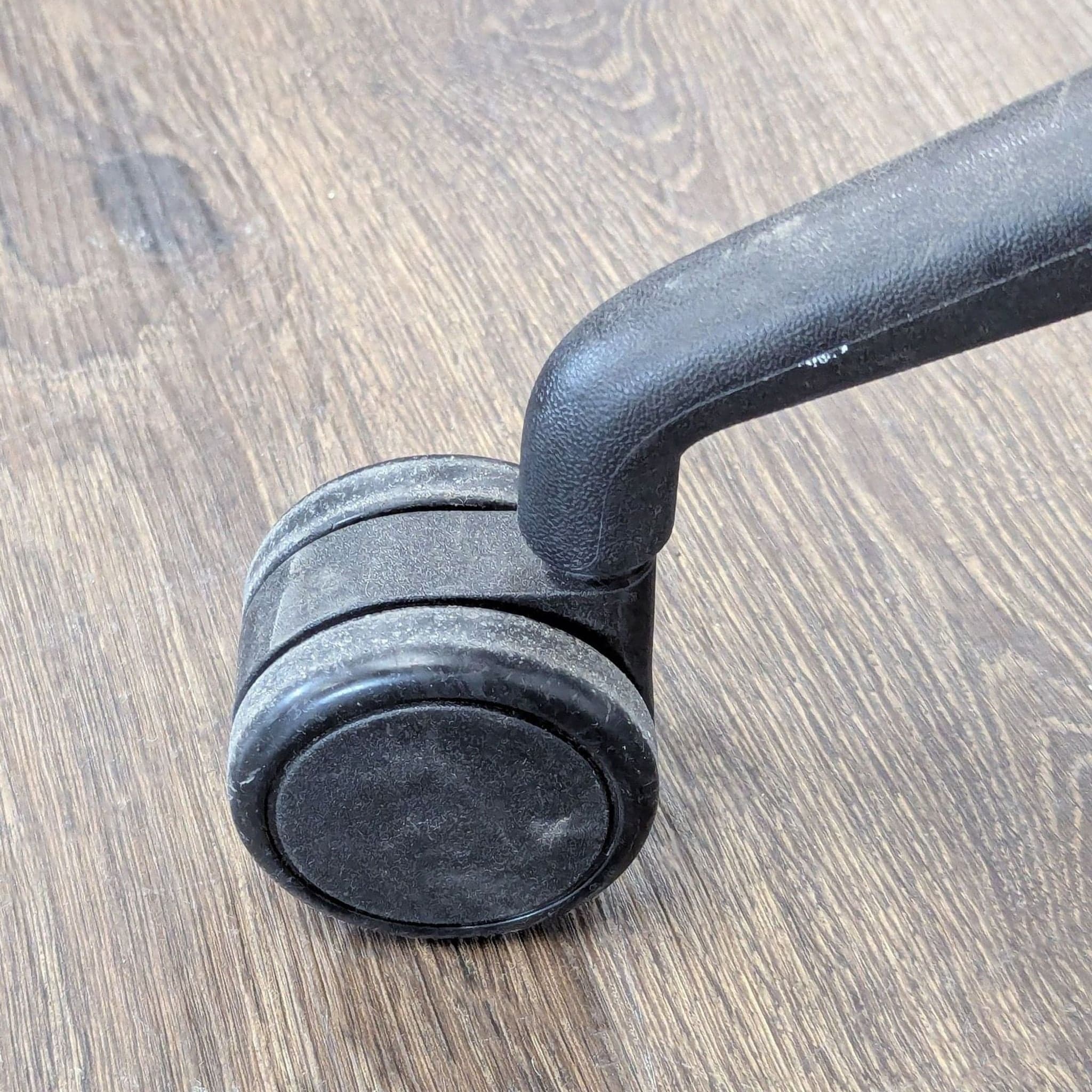 Andreu World Modern Green Office Chair with Wheels - Thumbnail 7