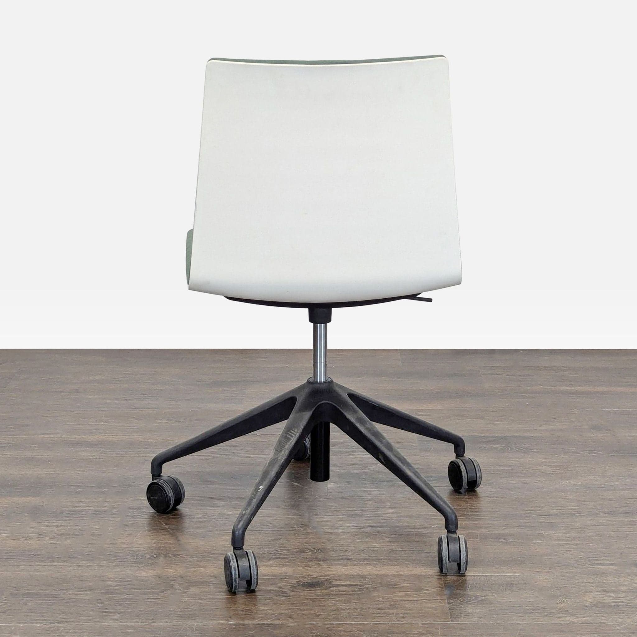 Andreu World Modern Green Office Chair with Wheels - Thumbnail 4