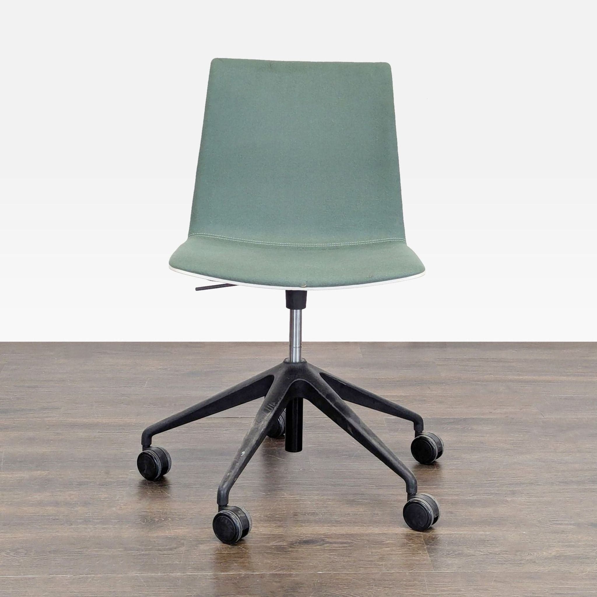 Andreu World Modern Green Office Chair with Wheels - Image 1