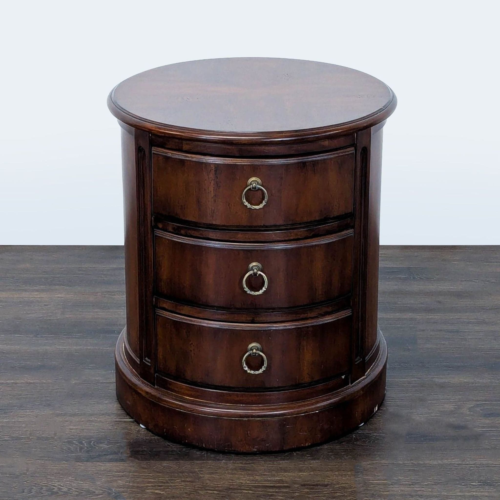 Hekman Oval Drum Table - Image 1