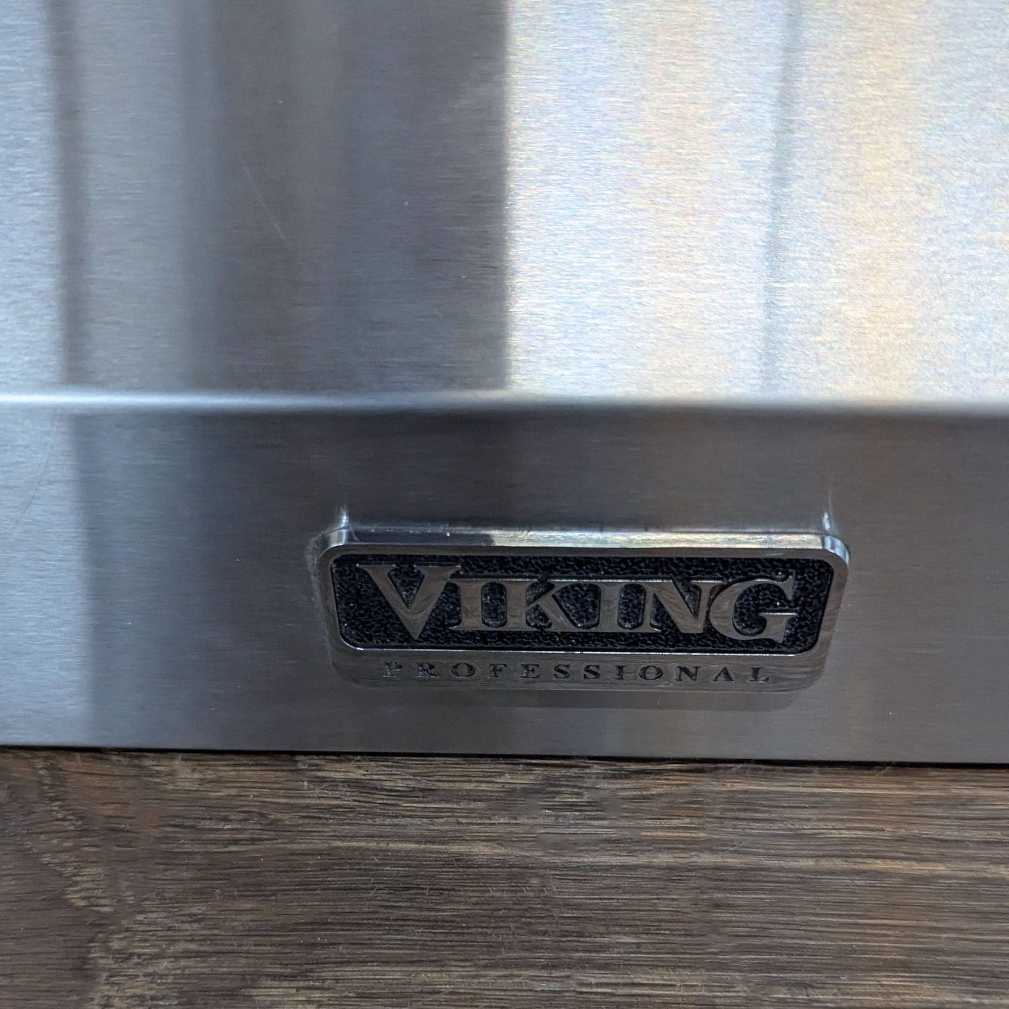 Viking Professional Stainless Steel Range Hood - Thumbnail 3