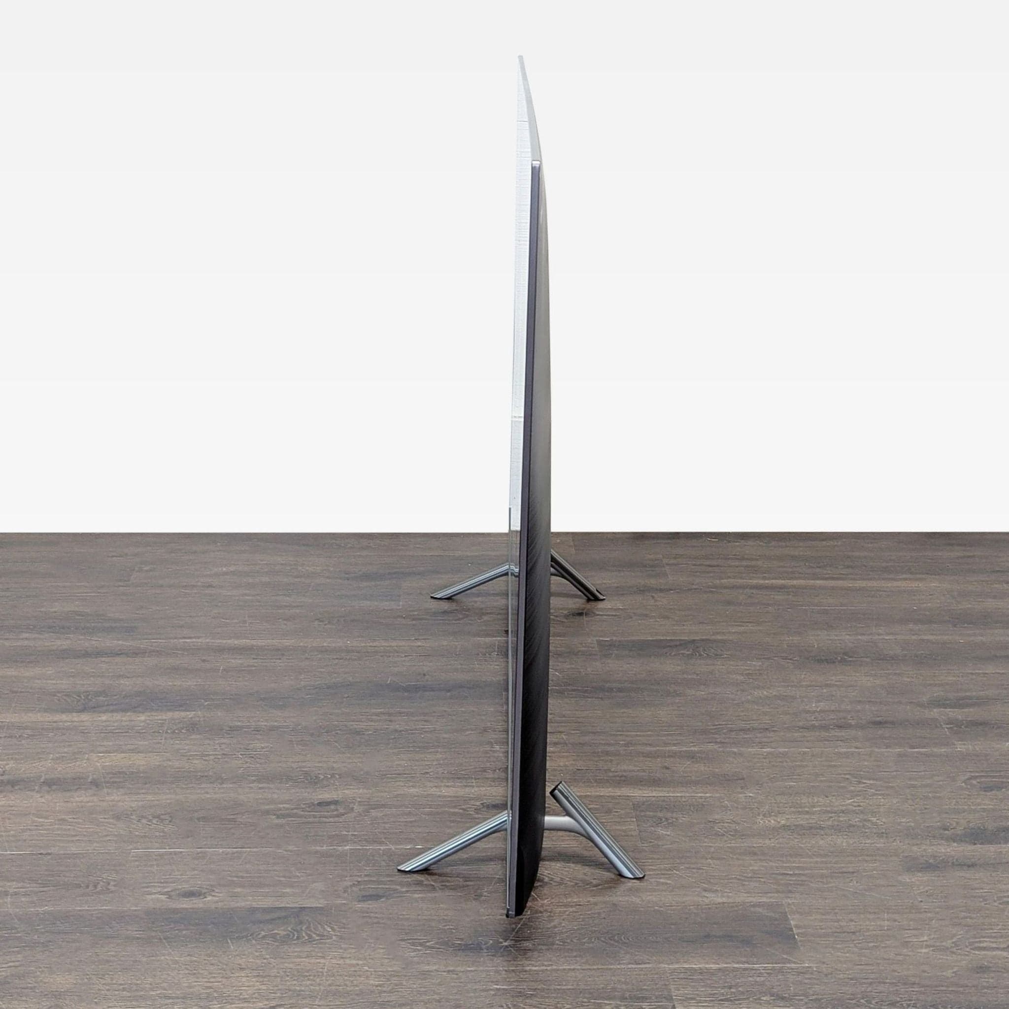 Samsung 65-Inch 4K Ultra HD Smart TV - Sleek Design, Great Condition - Thumbnail 5