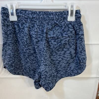 Athleta Girl Blue Animal Print Athletic Shorts M/8-10 Zip Pocket Lightweight - Thumbnail 2