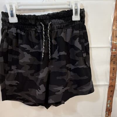 Athleta Girl Camouflage Athletic Shorts Black Gray M/8-10 Elastic Waist Pocket