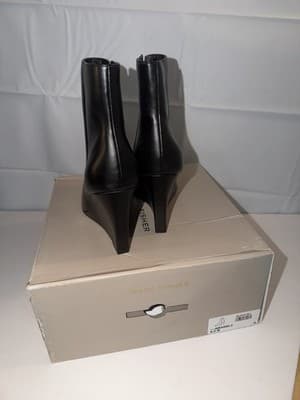 Marc Fisher WENDEL2 Black Leather Wedge Ankle Bootie Zip Pointed Toe Women's 8.5 - Thumbnail 5