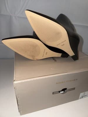 Marc Fisher WENDEL2 Black Leather Wedge Ankle Bootie Zip Pointed Toe Women's 8.5 - Thumbnail 2