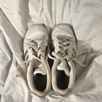 adidas Girls White Gold Logo Sneakers Lace Up Flat Casual US Size 1 EU 32 - Thumbnail 5