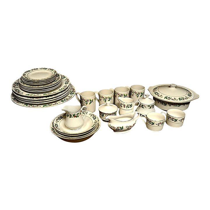 Late 20th Century Gibson Holiday Charm Holly Berry Dinnerware Place Setting for 4 - Set of 33 Pieces - Thumbnail 2