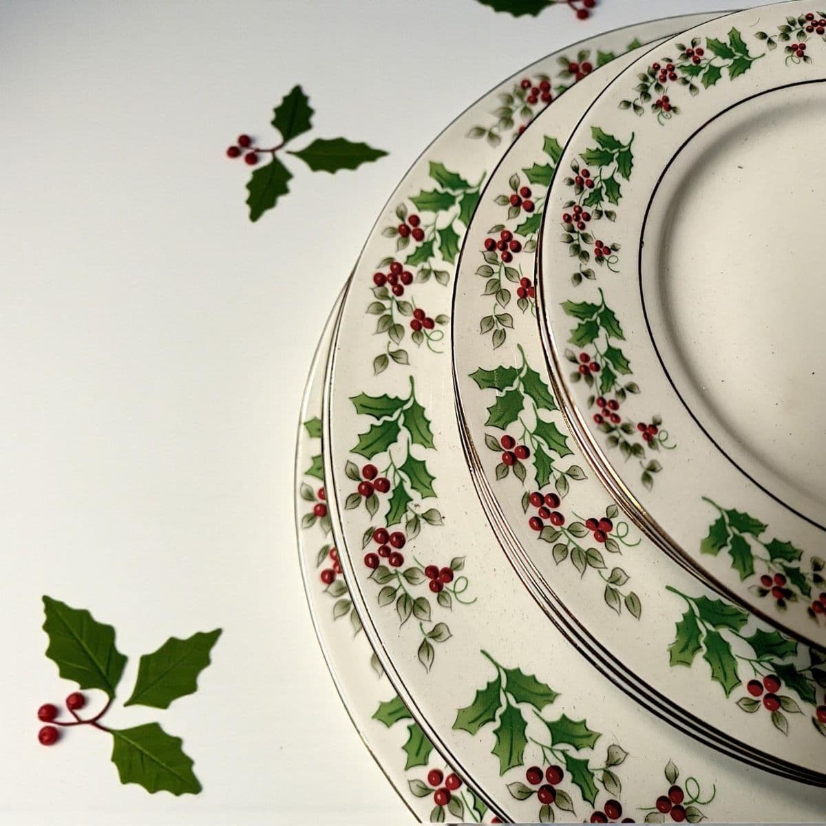 Late 20th Century Gibson Holiday Charm Holly Berry Dinnerware Place Setting for 4 - Set of 33 Pieces - Thumbnail 3