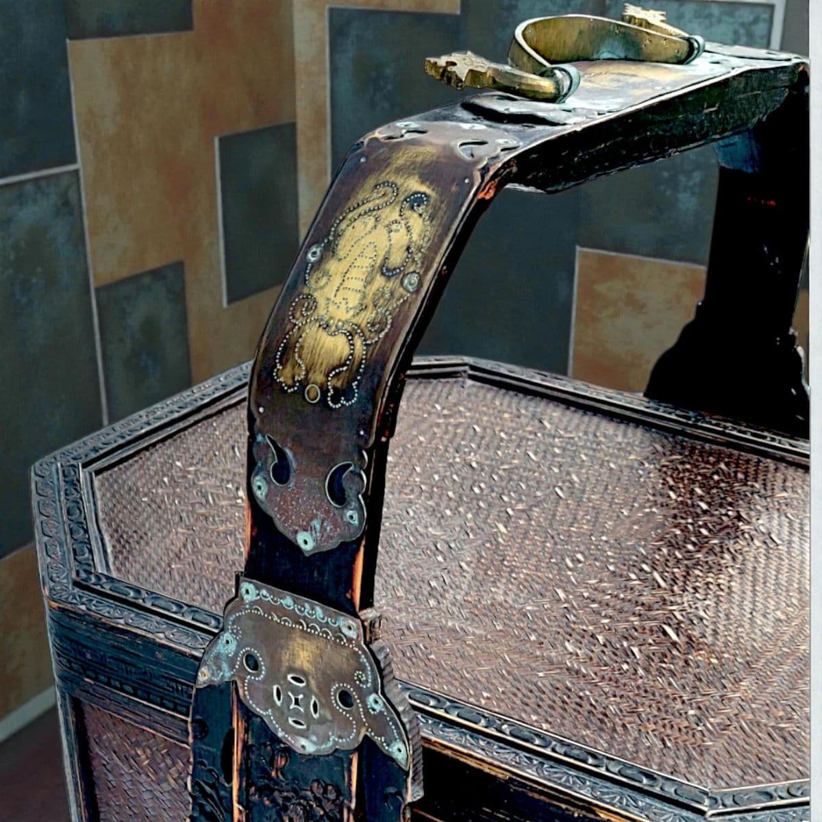 1950's 3 Tiered Octagonal Brass Handled Chinese Wedding Basket - Thumbnail 11