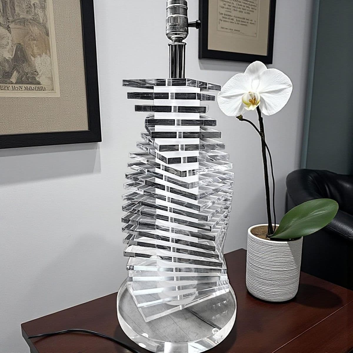 Vintage Mid Century Modernist Clear Lucite Stacked Tiled Skyscraper Table Lamp, Attributed to Karl Springer - Thumbnail 5