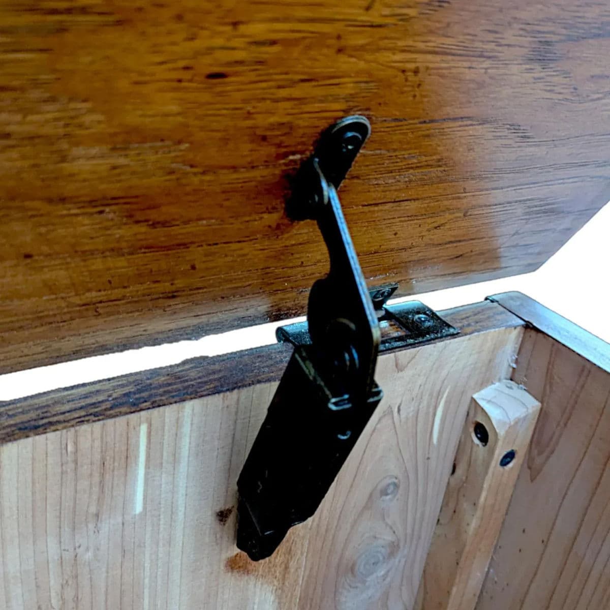 1990s Amish Style Paneled Cedar Lined Wooden Blanket Chest - Thumbnail 7