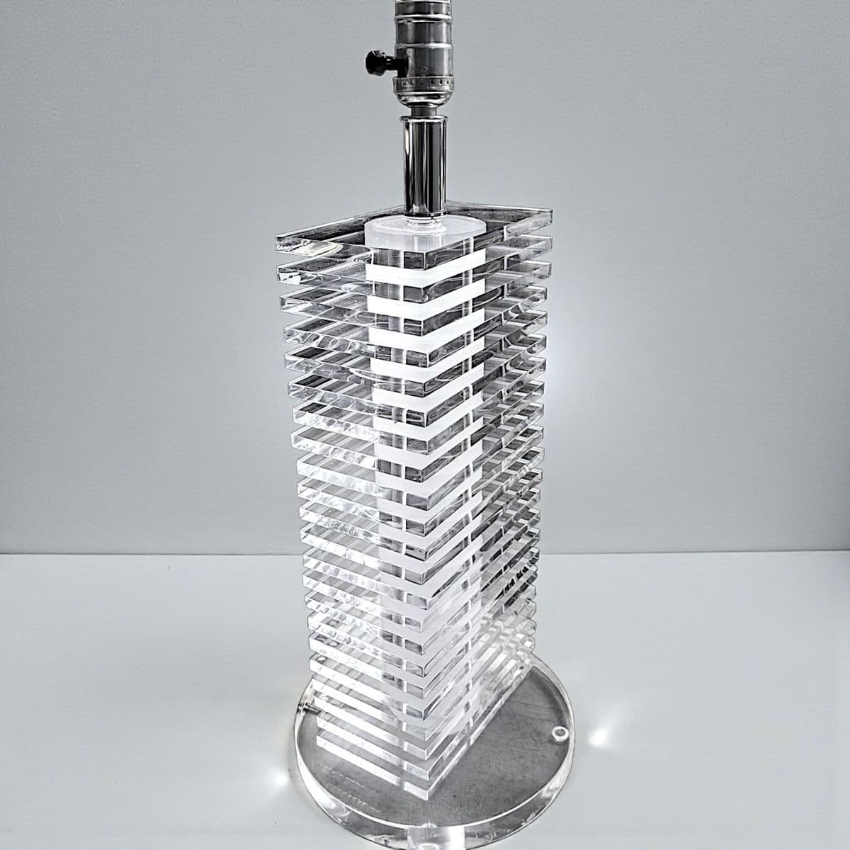 Vintage Mid Century Modernist Clear Lucite Stacked Tiled Skyscraper Table Lamp, Attributed to Karl Springer - Thumbnail 4