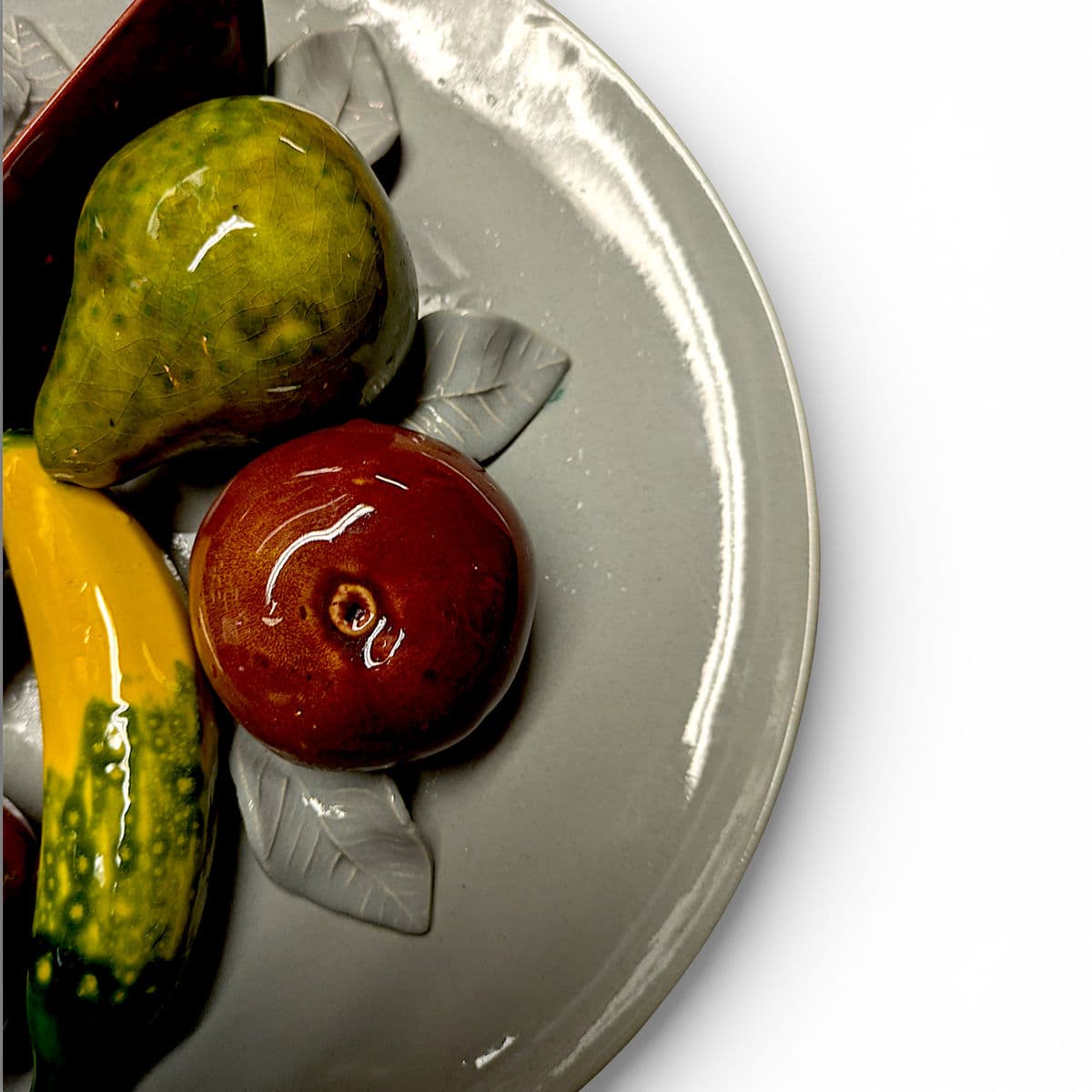 1950s Caldas Majolica, 3-D Ceramic Plate With Life-Like Fruits, Pottery Made in Portugal - Thumbnail 5