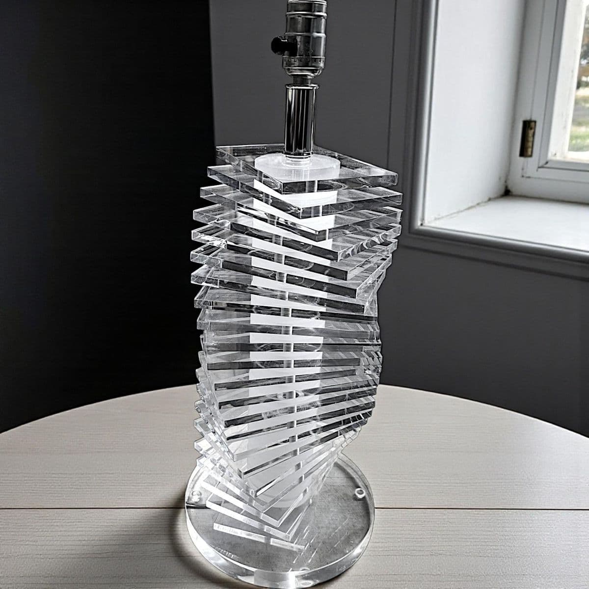Vintage Mid Century Modernist Clear Lucite Stacked Tiled Skyscraper Table Lamp, Attributed to Karl Springer - Thumbnail 8