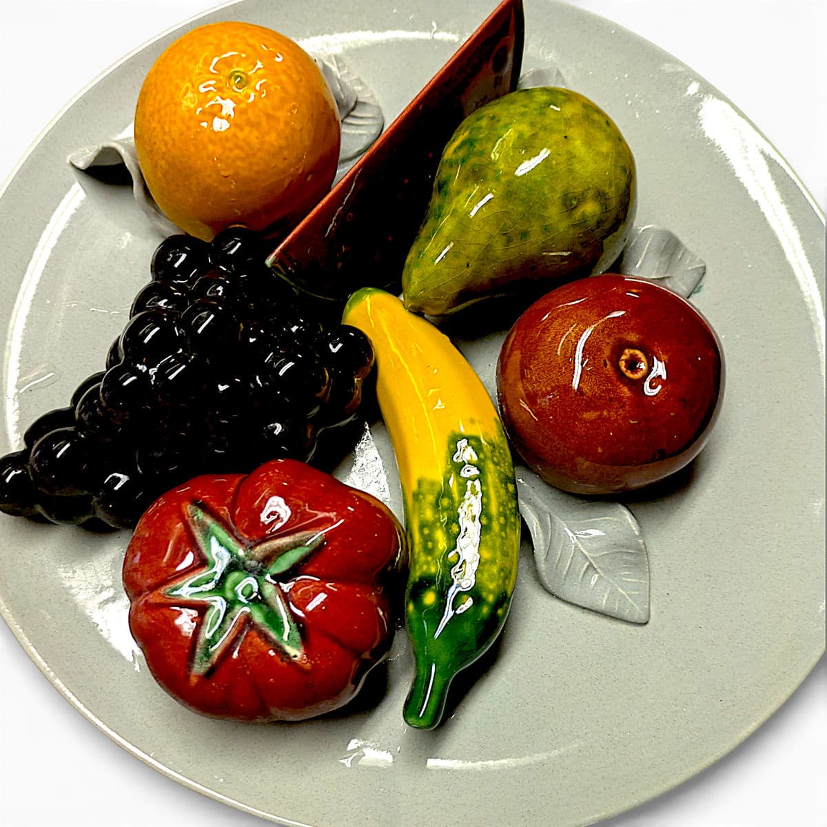 1950s Caldas Majolica, 3-D Ceramic Plate With Life-Like Fruits, Pottery Made in Portugal - Thumbnail 8