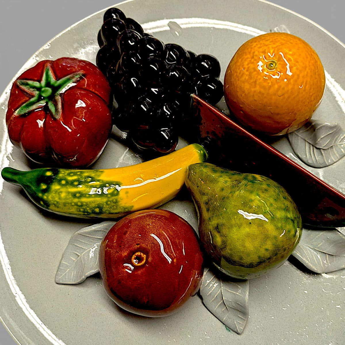 1950s Caldas Majolica, 3-D Ceramic Plate With Life-Like Fruits, Pottery Made in Portugal - Thumbnail 3