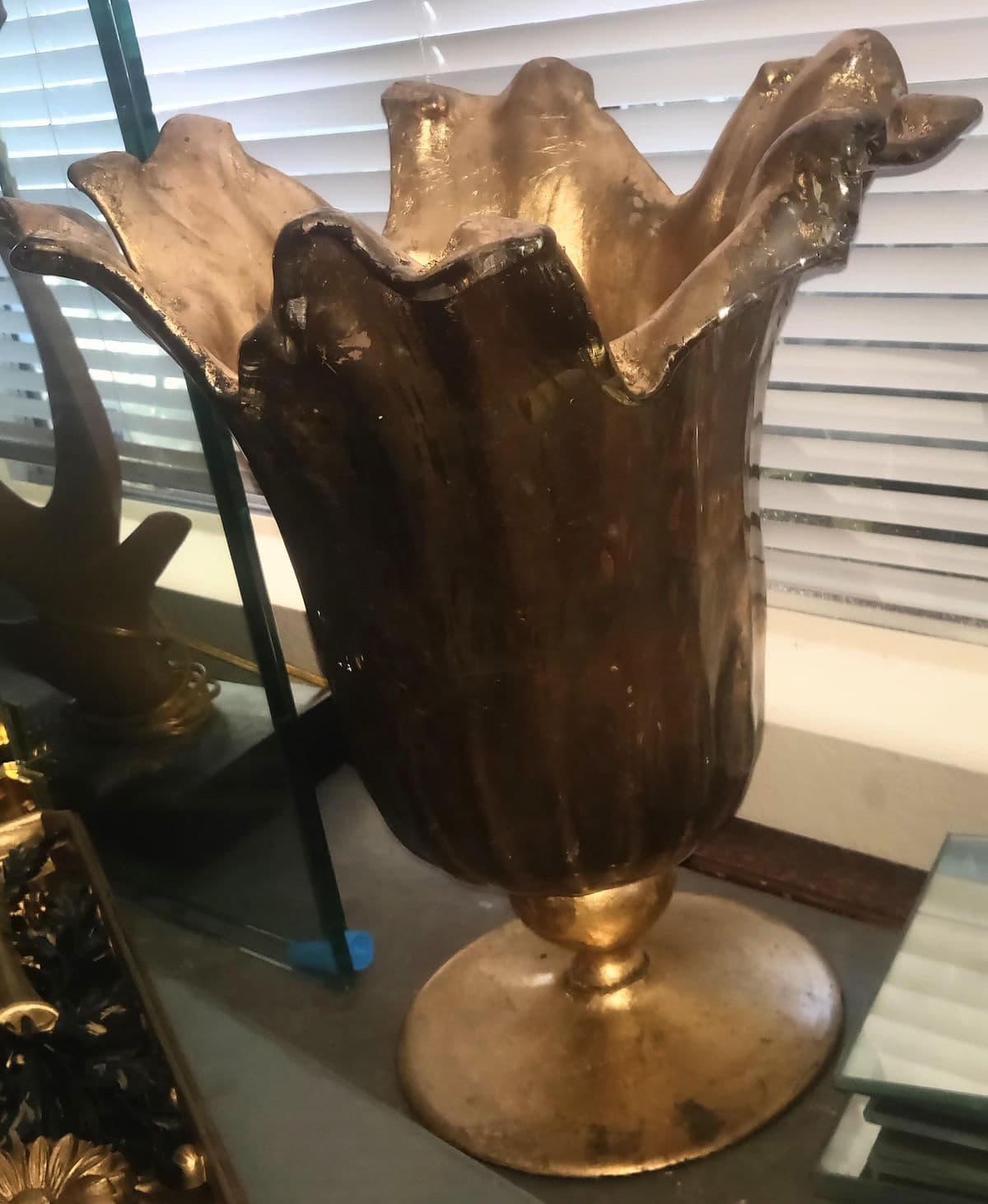 Vintage 16.5" Murano Lavorazione Art Glass Parcel Gilt Wrapped Pedestal Shell Vase - Thumbnail 4